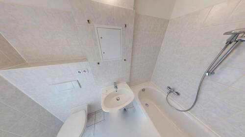 Bad mit Wanne - 