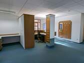 Empfangsbereich mit Garderobe - 
