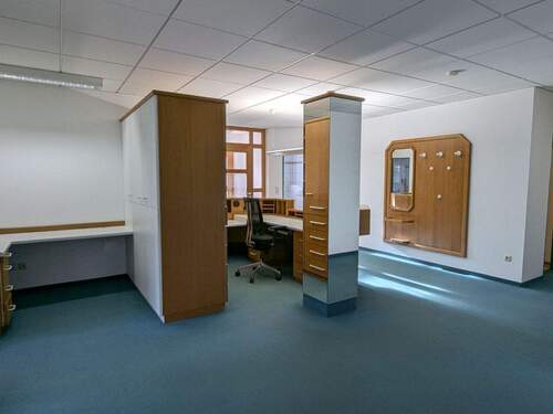 Empfangsbereich mit Garderobe - 