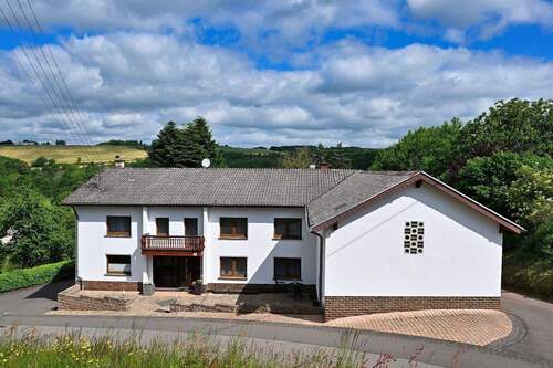 Straßenansicht - 7 Zimmer Einfamilienhaus in Utscheid