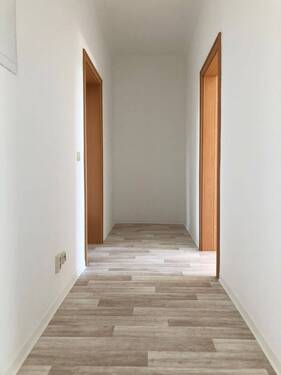 Flurgang - Etagenwohnung mit 65,40 m&sup2; in Riesa zur Miete