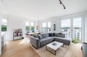 Wohnzimmer - AIGNER - Stilvolle 2,5-Zimmer-Wohnung mit Terrasse und Loggia