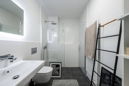 Badezimmer - Etagenwohnung mit 81,70 m&sup2; in München zum Kaufen