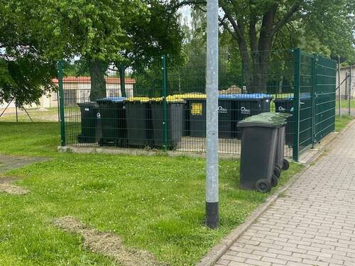 abgeschlossener Müllplatz - 