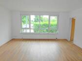 Wohnzimmer - Tolle Lage in Weinböhla: 2-Zimmer-Wohnung im Erdgeschoss mit sep. Küche, Badewanne u. PKW-Stellplatz