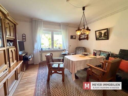 Wohnzimmer EG - 6 Zimmer Mehrfamilienhaus, Wohnhaus in Wiefelstede