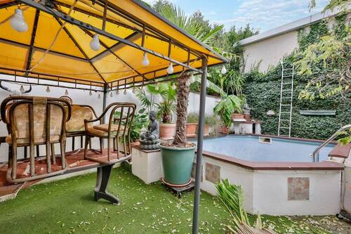 Hinterhof mit Pool EG - 
