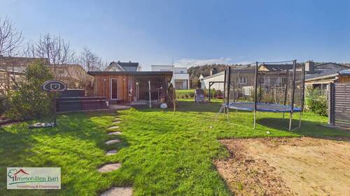 Garten mit Gartenhaus - 