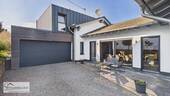 Terrasse neben dem Haus - 