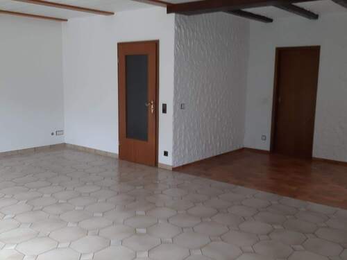 Wohnzimmer u. Eßbereich - 