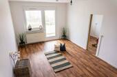 Wohnzimmer Vergleichswohnung - NEU sanierte 3-Raum-Wohnung im Chemnitzer Süden