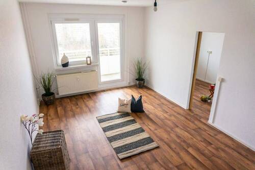 Wohnzimmer Vergleichswohnung - NEU sanierte 3-Raum-Wohnung im Chemnitzer Süden