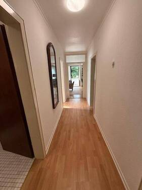 Eingangsbereich und Flur - 3-Zimmer-Wohnung in Hamburg Niendorf - Erstbezug nach Sanierung