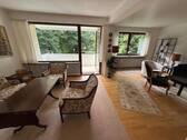 Wohnzimmer mit Balkonzugang - 3 Zimmer Etagenwohnung zur Miete in Hamburg