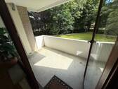 Balkon mit Blick ins Grüne - 
