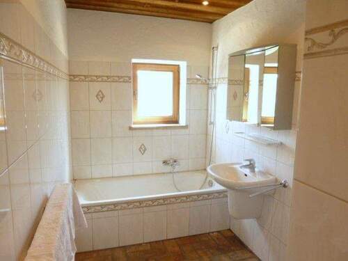 Badezimmer - ohne Möbel - 