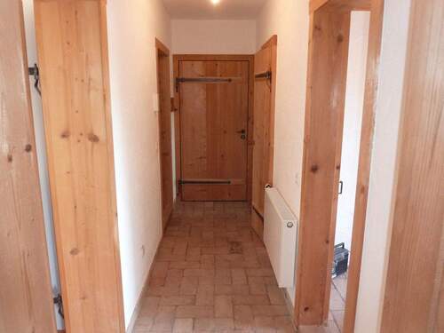 Diele - ohne Möbel - Etagenwohnung mit 74,00 m&sup2; in Waakirchen zum Kaufen