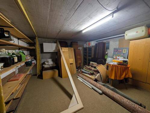 weiterer Kellerraum mit Infrarot-Sauna - 