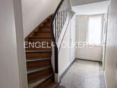 geschwungene Treppe im EG - Mehrfamilienhaus, Wohnhaus mit 189,00 m&sup2; in Hamburg zum Kaufen