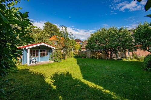 Mit Gartenhütte - 