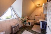 Vollbad mit Eckbadewanne - 