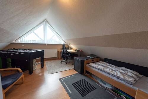 Zu Wohnzwecken ausgebautes DG /Zimmer 5 - 