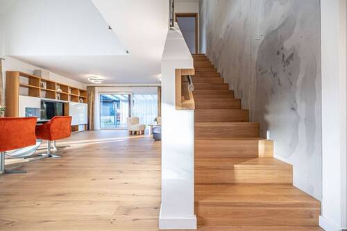 Erdgeschoss - Wohn-/ Essbereich mit Treppenaufgang zur Galerie - 