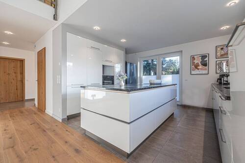 Erdgeschoss - hochwertige Einbauküche - 