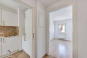 Flur zum Zimmer rechts - 4 Zimmer Etagenwohnung in Stuttgart