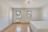Zimmer rechts - Etagenwohnung mit 56,90 m&sup2; in Stuttgart zur Miete