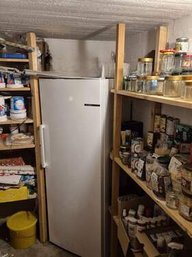 Kleiner Vorratsraum im Keller - 