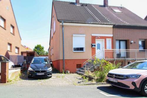 Wohnhaus - Gepflegtes Zuhause mit Garten, Terrasse und Stellplätzen - ideal für Paare oder Familien
