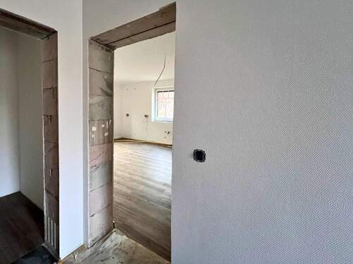 Zugang vom Hausflur in den Wohnbereich - 1 Zimmer Etagenwohnung zur Miete in Dollern