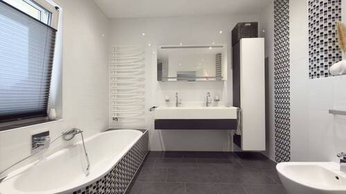 Modernes Badezimmer - 