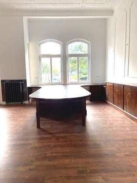 Zimmer mit Schreibtisch - 3 Zimmer Büro zur Miete in Schwerin