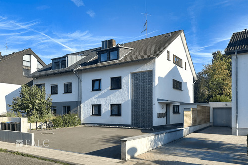 Gebäudeansicht - 4 Zimmer Etagenwohnung zum Kaufen in Köln