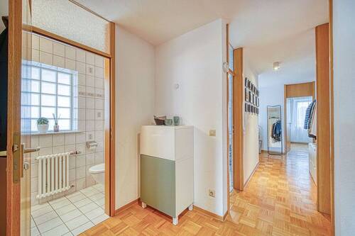Flur und separates WC - 