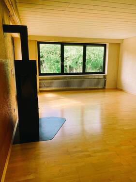 Wohnzimmer Ofen.jpg - 6 Zimmer Mehrfamilienhaus, Wohnhaus zum Kaufen in Vilsbiburg