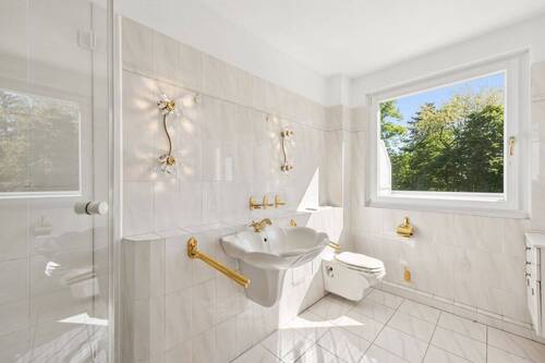 Duschbad mit Fenster - 