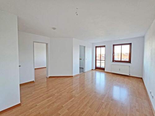 Helles Wohnzimmer - 2 Zimmer Etagenwohnung zur Miete in München