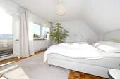 Schlafzimmer OG mit Balkon - 