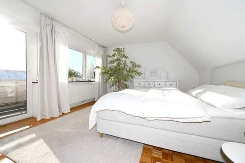 Schlafzimmer OG mit Balkon - 