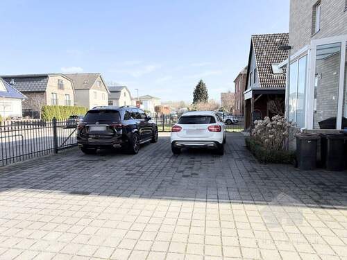 Stellplatz vor dem Haus - 