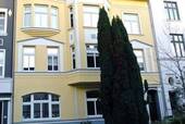 Die Hausansicht - 4 Zimmer Etagenwohnung zur Miete in Mülheim an der Ruhr