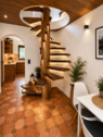 Moderne Holztreppe mit warmem Ambiente (2).png - 