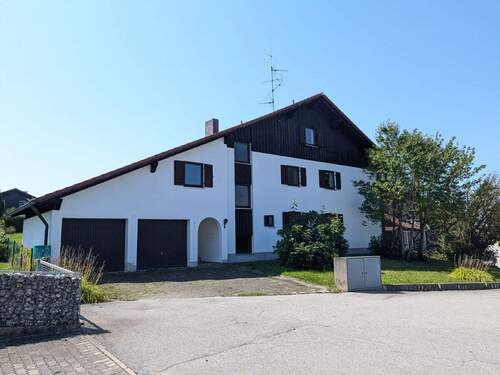 Nord-Ansicht mit Eingangsbereich - 