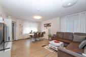 Wohnung EG rechts - 