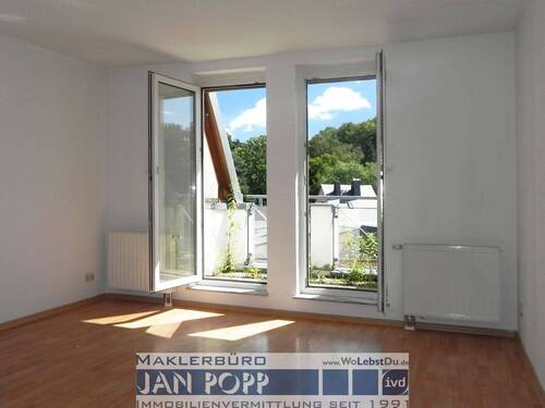 Wohnzimmer-Balkon - 2 Zimmer Etagenwohnung zum Kaufen in Greiz