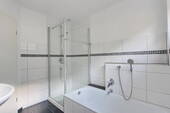 Vollbad mit Dusche - 
