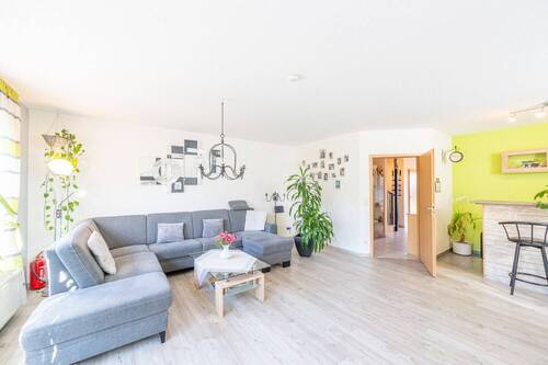 Wohnzimmer mit Barbereich - 